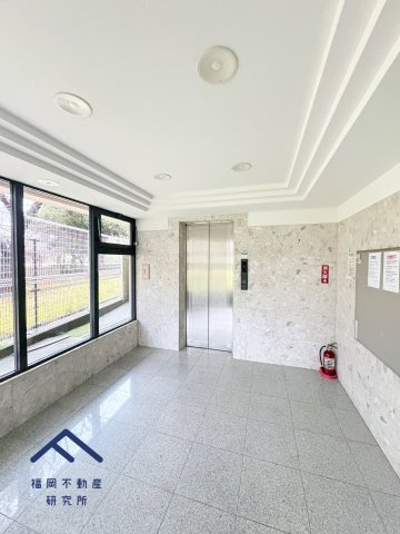 サングレート春日のエントランス