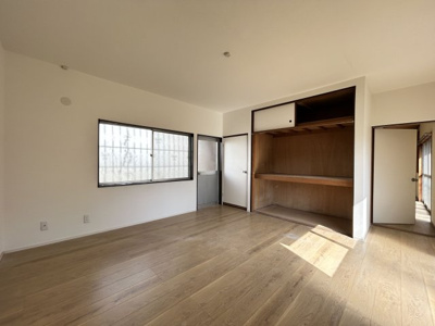 【洋室】 | 吉野貸家 | 光と風が通り抜け、明るく開放的な住まい。