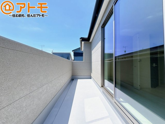 【バルコニー】 | 葵区瀬名川3丁目　新築戸建　全1棟 | 陽当りの良いバルコニーはお洗濯物はもちろんお布団もふかふかになります♪