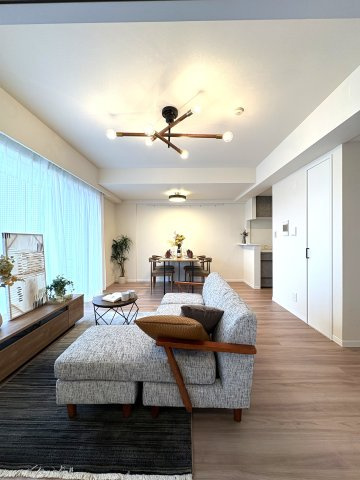 THE KUGENUMA CLASSIC — 本鵠沼徒歩5分の居間・リビング