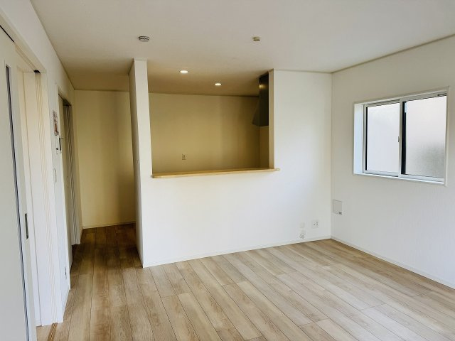 八王子市　泉町　新築一戸建て　２５期の居間・リビング|～16.0帖の明るいLDKで、家族団欒の時間をお過ごしいただけます～