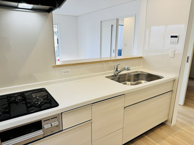 八王子市　泉町　新築一戸建て　２５期のキッチン|～３口コンロと広い調理台でお料理が捗ります～