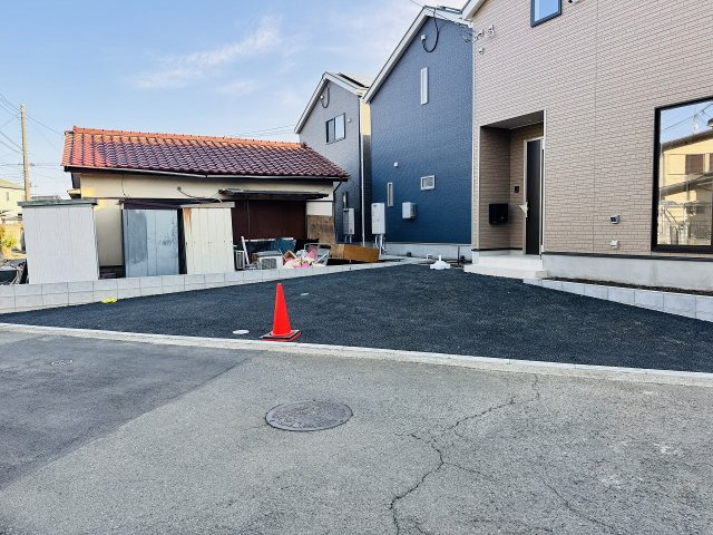 八王子市　泉町　新築一戸建て　２５期の駐車場|～L鋳型に2台駐車可能カースペース付き～