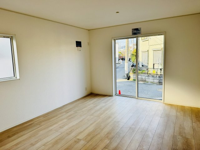 八王子市　泉町　新築一戸建て　２５期の居間・リビング|～16.0帖の明るいLDKで、家族団欒の時間をお過ごしいただけます～