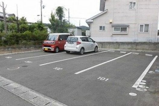 コリーナの駐車場