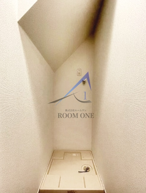 バーミープレイス阿佐ヶ谷の設備|洗濯機置き場です。