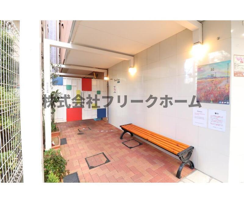 三鷹市下連雀３丁目の賃貸マンションのロビー