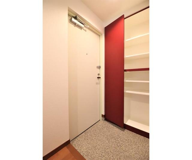 三鷹市下連雀３丁目の賃貸マンションの玄関