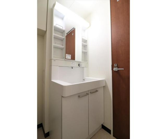 三鷹市下連雀３丁目の賃貸マンションの洗面所