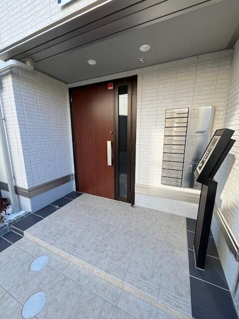 シャルマン草加Ⅵのエントランス