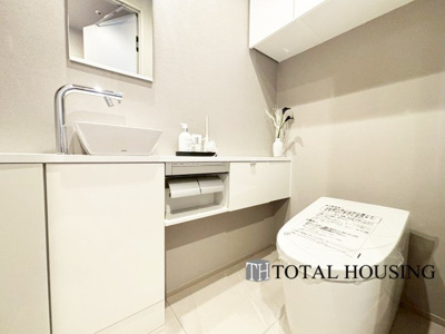 【トイレ】 | 8・3スクエアディーグラフォート札幌ステーションタワー | 温水洗浄機能付きトイレです♪
手洗い場・鏡もあり高級感のあるトイレです。