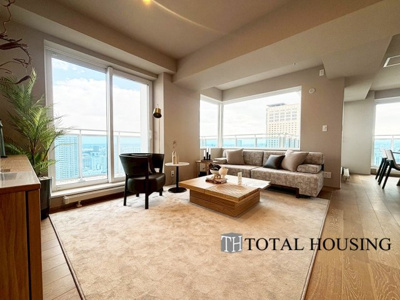 【居間・リビング】 | 8・3スクエアディーグラフォート札幌ステーションタワー | たっぷり陽射しが降り注ぐリビング、大窓からの見晴らしも良好です。眺望や陽当り、心地良い空間をぜひ現地にてご体感ください♪