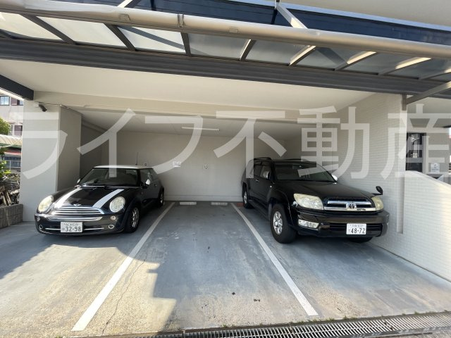 グランドファミリア高井田の駐車場|カースペースがあります
