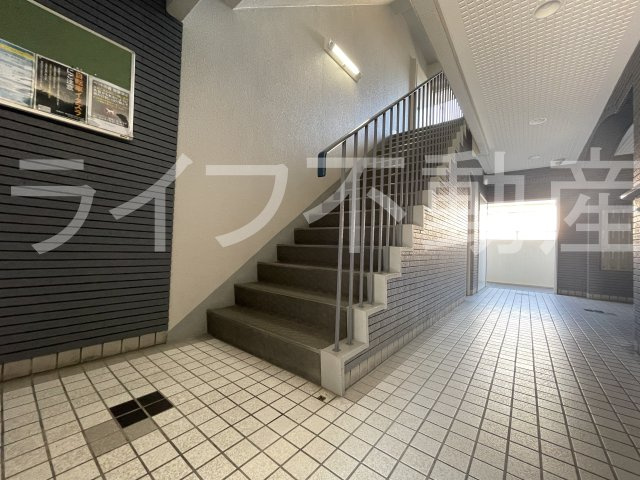 グランドファミリア高井田のロビー|落ち着いたロビーです