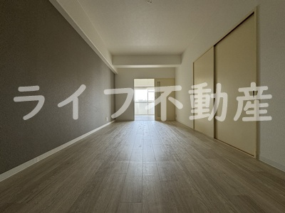 グランドファミリア高井田の居間・リビング|こちらのリビングで趣味の時間をお楽しみください