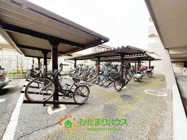キャッスル久喜の駐輪場