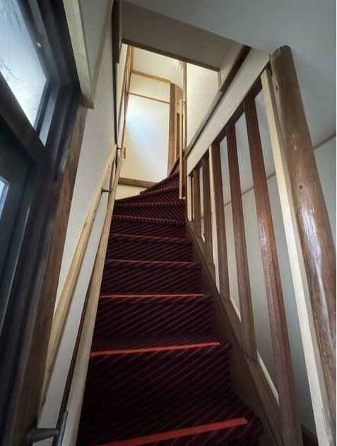 中野区大和町１丁目のアパートのエントランス