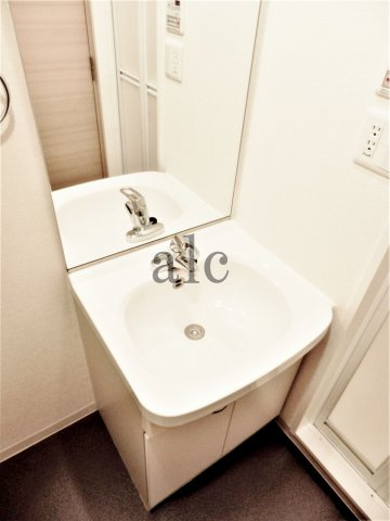 練馬区貫井５丁目の賃貸マンションの独立洗面台|同仕様