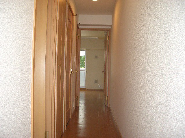 イルテジェンテ|玄関から室内