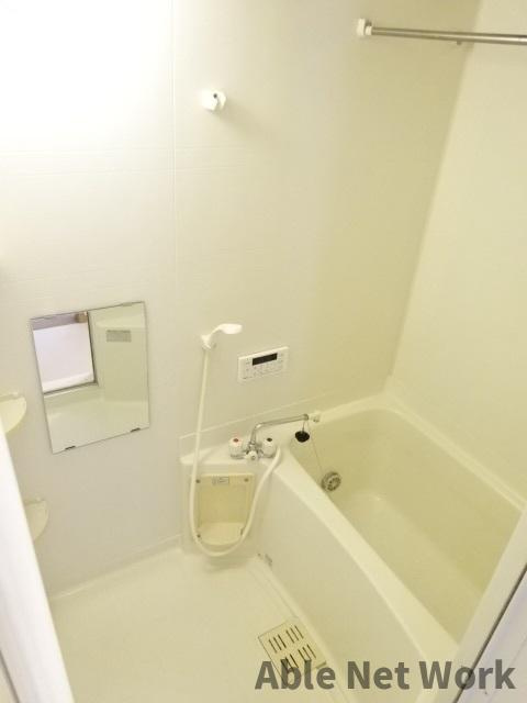 ロメオ　エステートⅢの浴室|追い焚き、浴室乾燥機付き