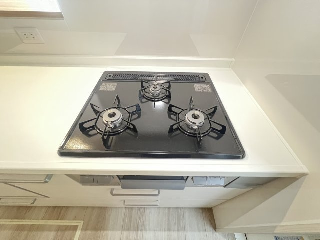 橿原市石原田町　のキッチン|ガスコンロ3口