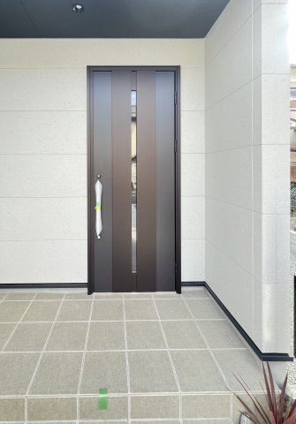 橿原市石原田町　の玄関|スタイリッシュな雰囲気の玄関