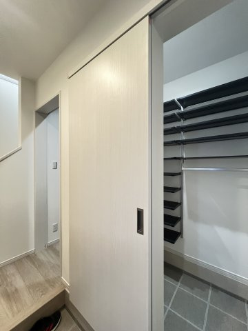 橿原市石原田町　の玄関|大容量のシューズクローゼット