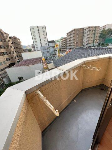 福岡市南区野間３丁目のアパートのバルコニー