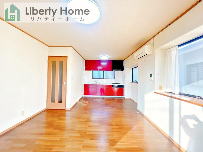 牛久市岡見町　中古戸建の居間・リビング