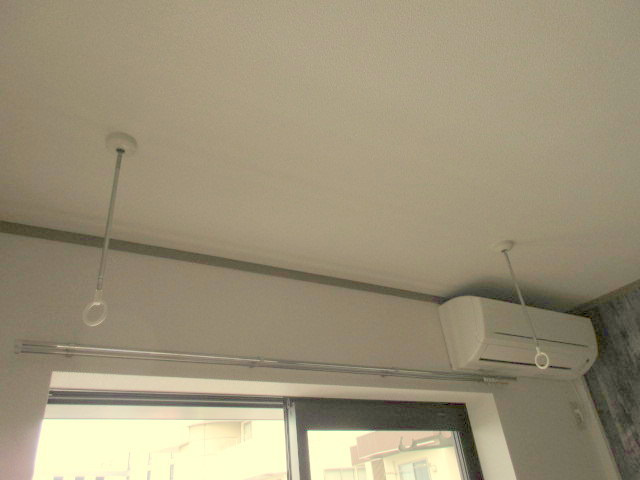 ハイツイラゴの設備|雨の日も安心室内物干しフック