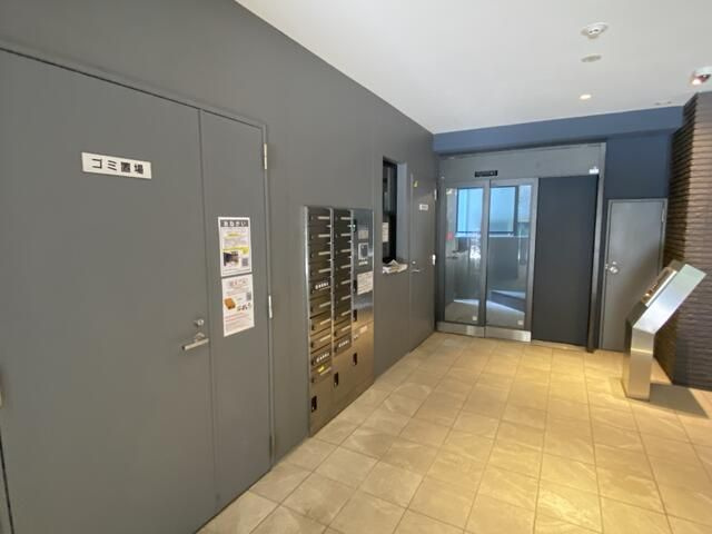 トモヤレジデンス蔵前のエントランス