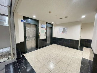 【エントランス】 | ロイヤルメドゥ東心斎橋 | エレベーター2基