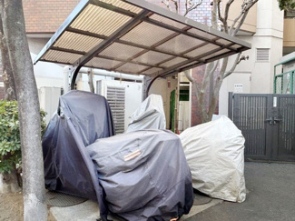 【駐車場】 | バイク置き場。空き区画の有無や駐輪料金、サイズおよび排気量規定などについては、改めてお問い合わせください。～即日のご見学可能～　お問合せはお気軽にどうぞ。