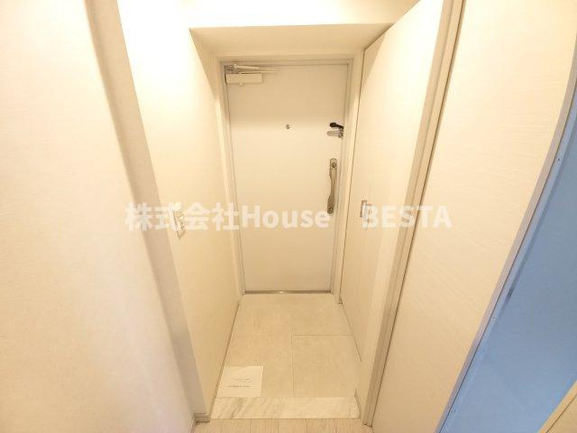 レジディア神戸三宮プレイスの玄関