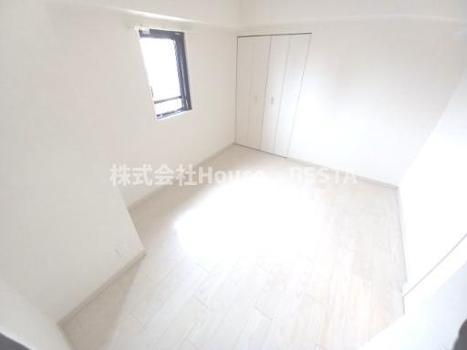 レジディア神戸三宮プレイスの洋室