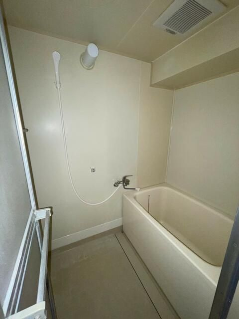 プラーズ元浅草の浴室