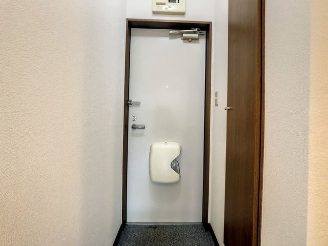 プレジール西南杜の玄関