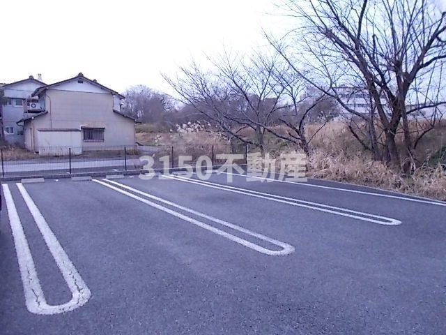 サン　リットの駐車場