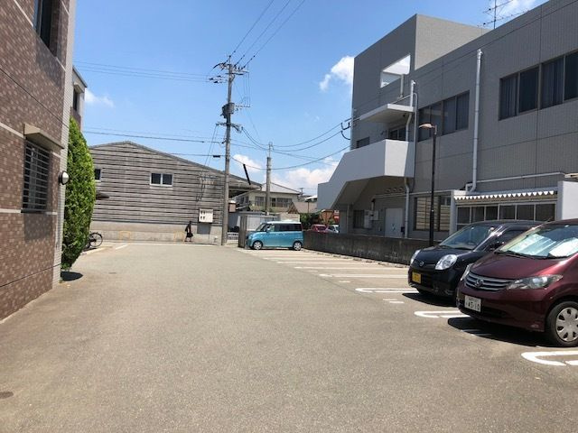 エルパティオAの駐車場