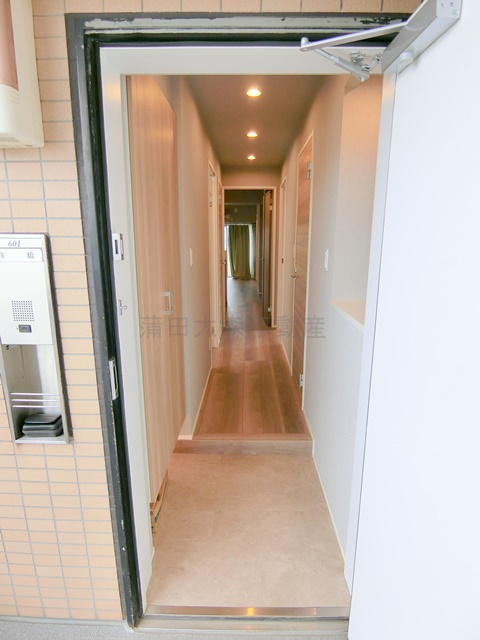 エクラン西蒲田の玄関
