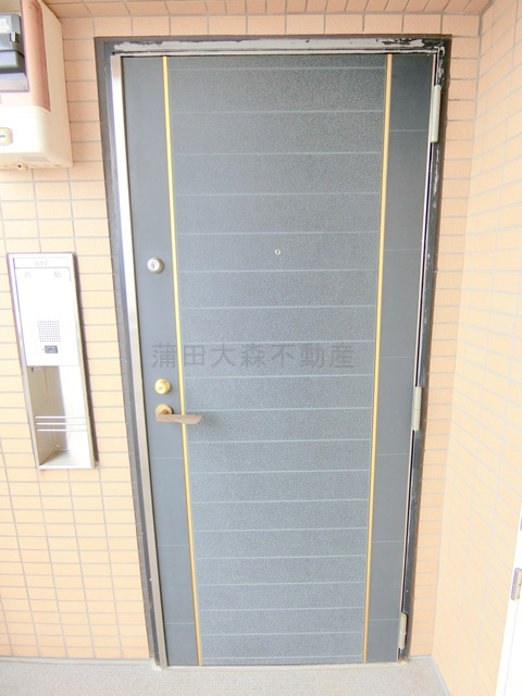 エクラン西蒲田の玄関