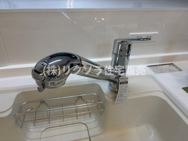 レオ高槻の設備|浄水器付き水栓
■物件内覧・資金計画相談・住宅ローン相談、リフォーム相談、お問合せ受付中■
※当日・翌日のご内覧、ご相談はお電話でのお問合せがスムーズです！