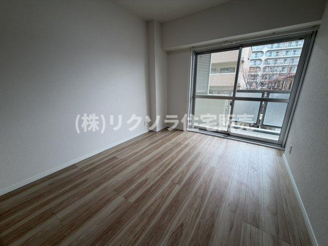 レオ高槻の洋室|洋室6.0帖
■物件内覧・資金計画相談・住宅ローン相談、リフォーム相談、お問合せ受付中■
※当日・翌日のご内覧、ご相談はお電話でのお問合せがスムーズです！