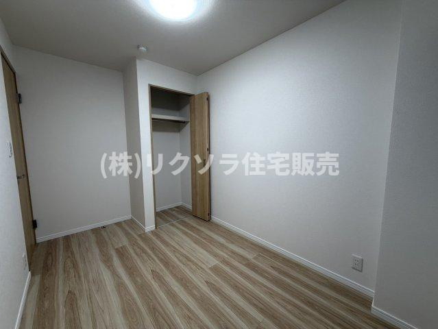 レオ高槻の寝室|洋室5.0帖
■物件内覧・資金計画相談・住宅ローン相談、リフォーム相談、お問合せ受付中■
※当日・翌日のご内覧、ご相談はお電話でのお問合せがスムーズです！