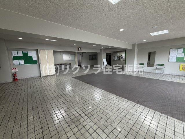 レオ高槻のエントランス|内部
■物件内覧・資金計画相談・住宅ローン相談、リフォーム相談、お問合せ受付中■
※当日・翌日のご内覧、ご相談はお電話でのお問合せがスムーズです！