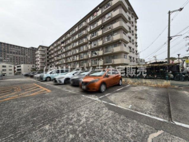 レオ高槻の駐車場|■物件内覧・資金計画相談・住宅ローン相談、リフォーム相談、お問合せ受付中■
※当日・翌日のご内覧、ご相談はお電話でのお問合せがスムーズです！