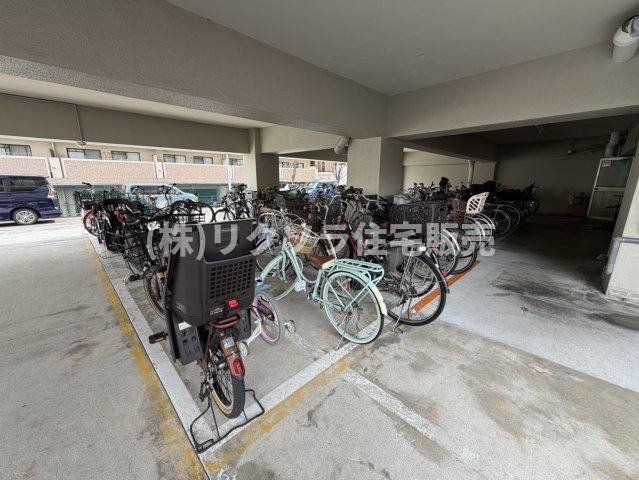 レオ高槻の駐輪場|■物件内覧・資金計画相談・住宅ローン相談、リフォーム相談、お問合せ受付中■
※当日・翌日のご内覧、ご相談はお電話でのお問合せがスムーズです！
