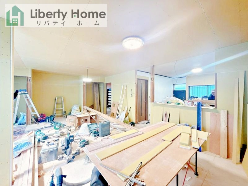 古河市新久田　中古戸建の居間・リビング