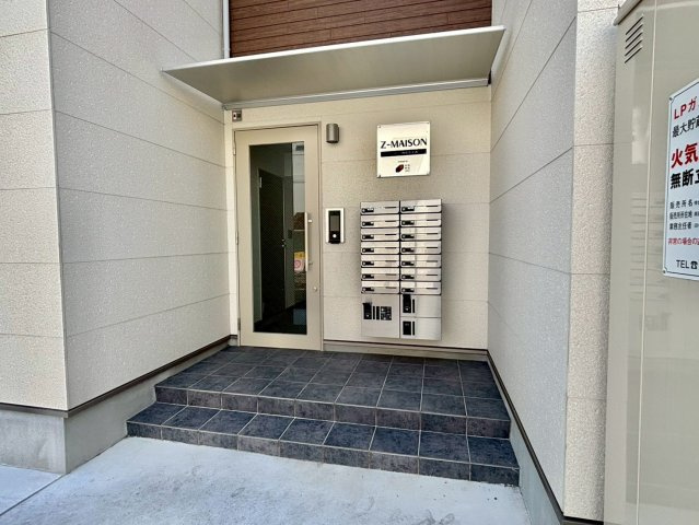 ジーメゾン飾磨恵美酒のエントランス