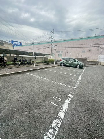 髙井マンションの駐車場
